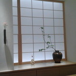 丸八製茶場 syn - 店内（贅沢な造り）