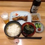 Izakaya Fuji San Chi - 今日は、ブリカマ煮つけと定食セットを注文。
