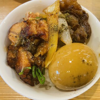 らーめん いつ樹 - 料理写真:オリジナル丼(鰻牛味玉丼)