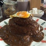 煌カリー - 友達オーダーのビッグバーグな目玉焼きトッピング