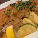 大衆ビストロ ハルタ - 下にお肉が埋まってます。