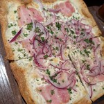 大衆ビストロ ハルタ - パリパリのピザその1