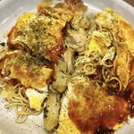 広島風お好み焼き くらわんか - かきそば入りお好み焼きの、くらわんか焼き
