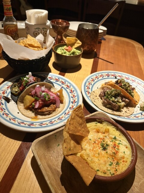 LAS DOS CARAS MODERN MEXICANO Y TACOS （ラスドスカラス モダン