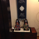 Hana Kazari - 店内   お人形の着物は手作りです〜