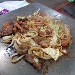 びっくりや - 牛カルビ(1200円)、豚上ホルモン(670円)、うどん玉(170円)
