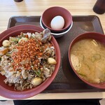 すき家 - 期間限定トリプルにんにく牛カルビ焼肉丼大盛1180円
卵＆豚汁セット280円