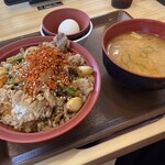 すき家 - 期間限定トリプルにんにく牛カルビ焼肉丼大盛1180円
卵＆豚汁セット280円