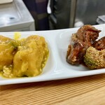 駅裏の美鈴 - チョイスしたおばんざい2種
A.かぼちゃと一志ポークのそぼろ煮
C.海老とブロッコリーのチリソース
