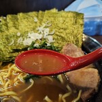 横浜家系らーめん英 - スープ