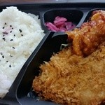 ガスト - 持ち帰り弁当 ヒレカツと唐揚げ 380円