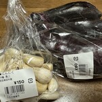 八千代産直市場 - 料理写真:茄子とニンニクを購入しました