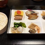 宮島グランドホテル 有もと - 料理写真:朝食（小鉢料理）とごはん
