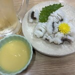 源蔵本店 - 「はも湯引き」（950圓）。