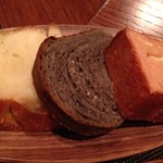 三軒茶屋一丁目食堂 - 自家製パン　桜ブリオッシュ　黒ゴマのパン