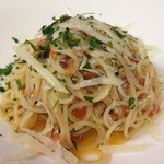 Fioretto - フレッシュトマトとシラスのスパゲッティペコリーノチーズ添え