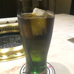 完全個室 牛の達人 - 抹茶リキュールと黒烏龍茶のカクテル