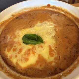 四川亭 - 料理写真:トマト担々麺（表面にチーズ）