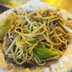 小董乾炒河粉 - 牛肉炒麺（300円）2015年4月