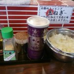 紋次郎 - 無料トッピング（玉ねぎ、柚子、酢、胡椒）