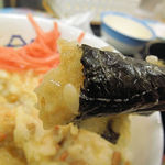 松屋 - 刻み葱入り納豆玉子ご飯の海苔で巻いて、キシャポッポッ