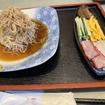 クラシック チャイナ 白龍 - 富士山のような形の麺