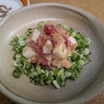 チャイニーズキッチン SAKAMOTO - マグロのたたき葱生姜ソースあえ748円