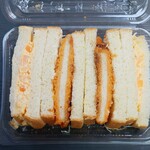 ディオ - 料理写真:玉子チキンかつサンド (税抜)249円 ※開封後 (2026.07.25)
