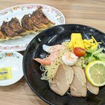 餃子の王将 - 料理写真:冷し中華 858円 , 餃子(よく焼き) 341円