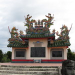 明石食堂 - 唐人墓の前で