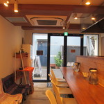 爆龍 - 清潔感あふれるおしゃれな店内。