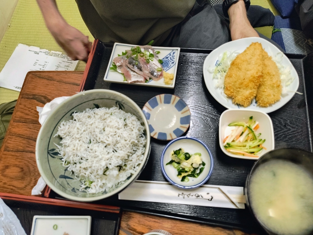 港 の ごはん や さん