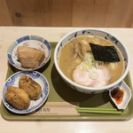 自家製麺の店 MOJO HAND - 中華そば¥1100、ぽるこ¥350、炙りいなり¥300、（辛）ぴかんて¥100