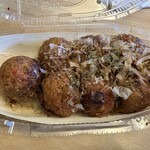 築地 銀だこ - 料理写真:お願いしたのはプレーンのたこ焼き8個入り702円です。