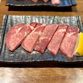 炭火焼肉じゅうじゅう - 料理写真:タン塩