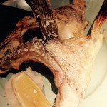 魚錠 - スズキのアラ焼き@680円(税抜き)