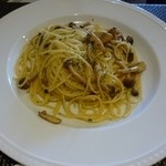 Italian restaurant Avanti - アンチョビとキノコのパスタ