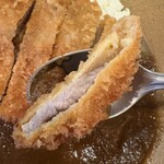 ZORA - カツカレーはコレくらいの厚みが良い！