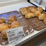 ペンギンベーカリー - 料理写真:〜内観：陳列棚②〜