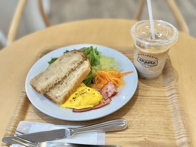 【アンティーク】カフェテーブル　（参議院/三越納入の銘） サンドイッチとコーヒー アンペア - 荻窪/カフェ | 食べログ