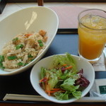 タリーズコーヒー - 塩麹鮭とあさりの発芽玄米リゾット・サラダ・フルーツジュース１２００円