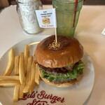 REDS' BURGER DINER - 