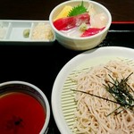 Kitanoajisai - 若干収まりきれてないざるそばとミニ海鮮丼のランチ！