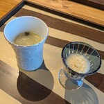 育 à ma façon - アミューズ：① 桑名ハマグリの酒蒸しスープ。 ② 自家製甘酒。