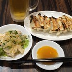 珉珉 飯田橋サクラテラス店 - 生中、蒸し鶏、餃子　６００円