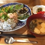 シロクマ食堂 - しらすプレート

しらすに梅納豆に温泉たまご(⑅˃◡˂⑅)
たまらん♬