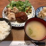酔い処居酒屋 IRORI - ハンバーグと唐揚げのランチセット