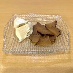 酒飯処さつき - いぶりがっこクリームチーズ