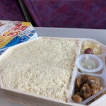 東華軒 - 料理写真:きな粉のようにたくさんのそぼろが埋め尽くす弁当