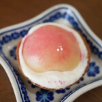 LAWSON - 料理写真:ごろっと1/2個分！桃のタルト
